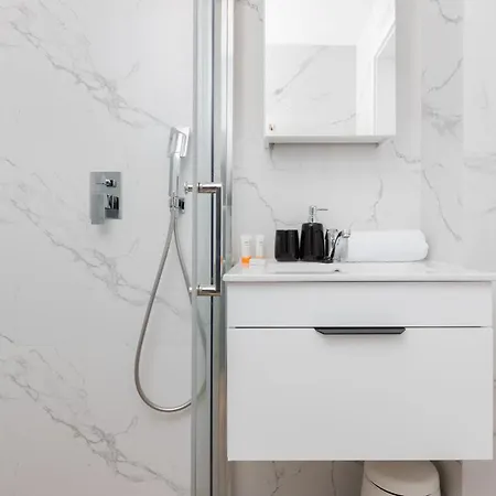 Park De Gaulle Wrzeszcz By Renters *