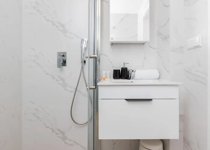 Park De Gaulle Wrzeszcz By Renters *